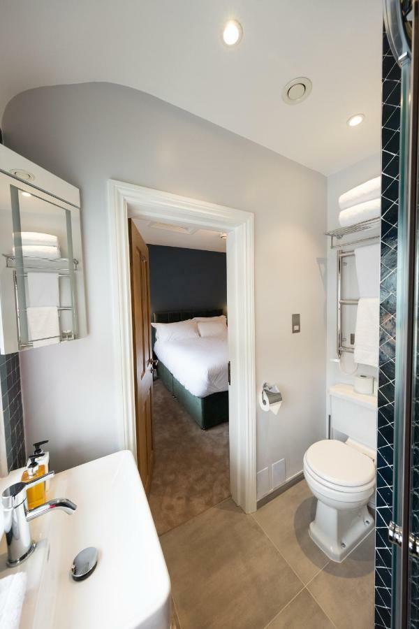 The Kings Arms Hotel Kingston upon Thames  Bagian luar foto
