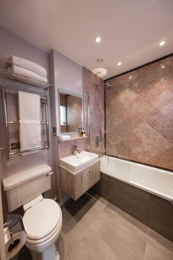 The Kings Arms Hotel Kingston upon Thames  Bagian luar foto